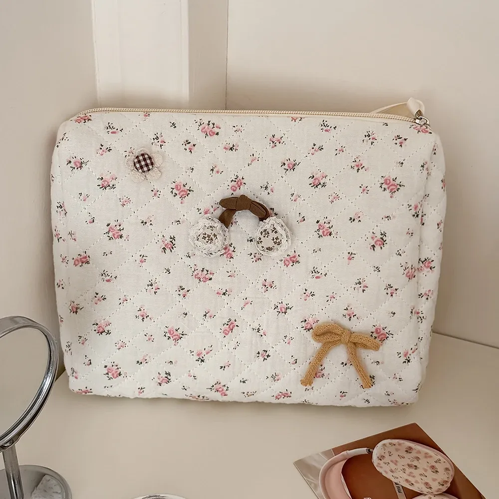 trousse de maquillage matelassée vintage à motifs floraux airfriend pour femme, grande capacité, portable, avec nœud, en coton, organisateur cosmétique pour voyage, vente en gros