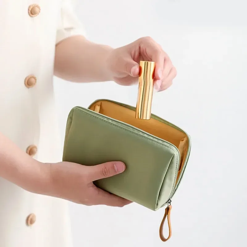 sac de rangement portable en nylon imperméable avec nom personnalisé, sac de rangement à double fermeture éclair, sac de maquillage brodé pour femmes, cadeau parfait pour un mariage, usage quotidien