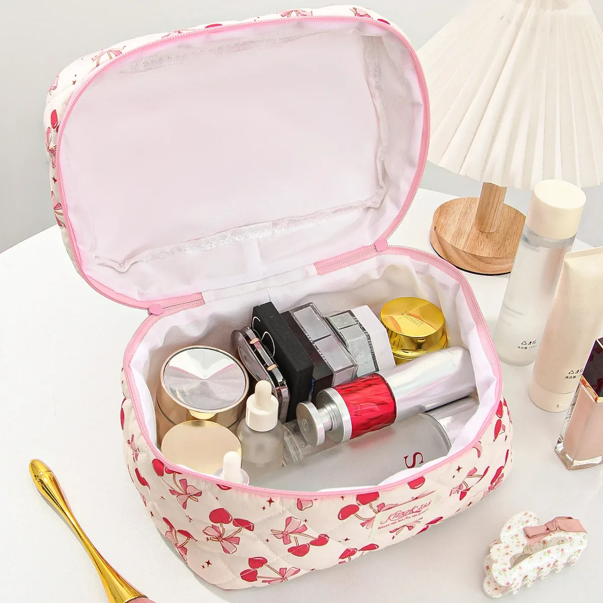 trousse polyester fleur cerises rubans rose fond blanc fermeture éclair voyage maquillage cosmétiques femme