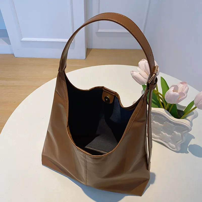 nouveau sac fourre-tout rétro pour femmes, grand sac à bandoulière, sac de navetteur simple, sac fourre-tout fait main