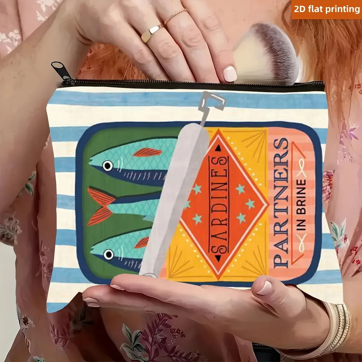 trousse de maquillage graphique sardine partners – pochette de voyage en lin beige, pliable et légère avec fermeture à glissière