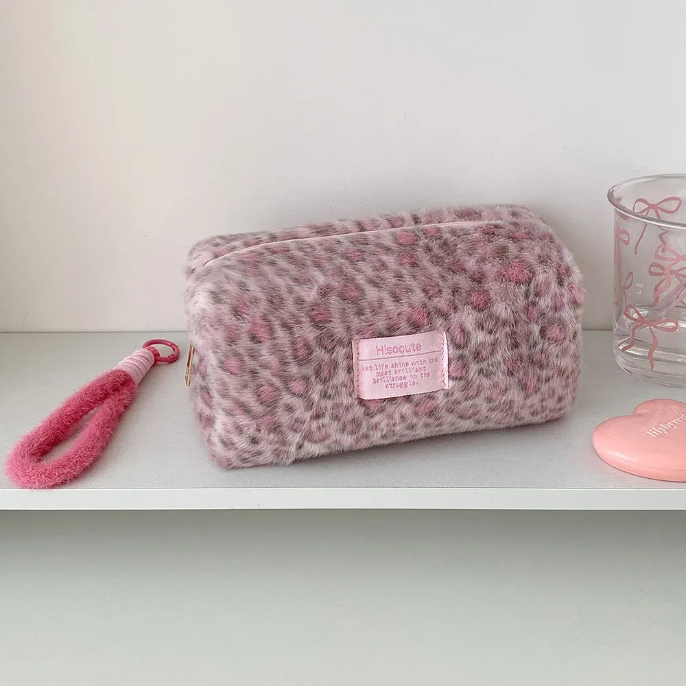 sac de maquillage portable en peluche à imprimé léopard pour filles, pochette pour étudiantes, sac de rangement portable pour produits de soin de la peau et articles de toilette