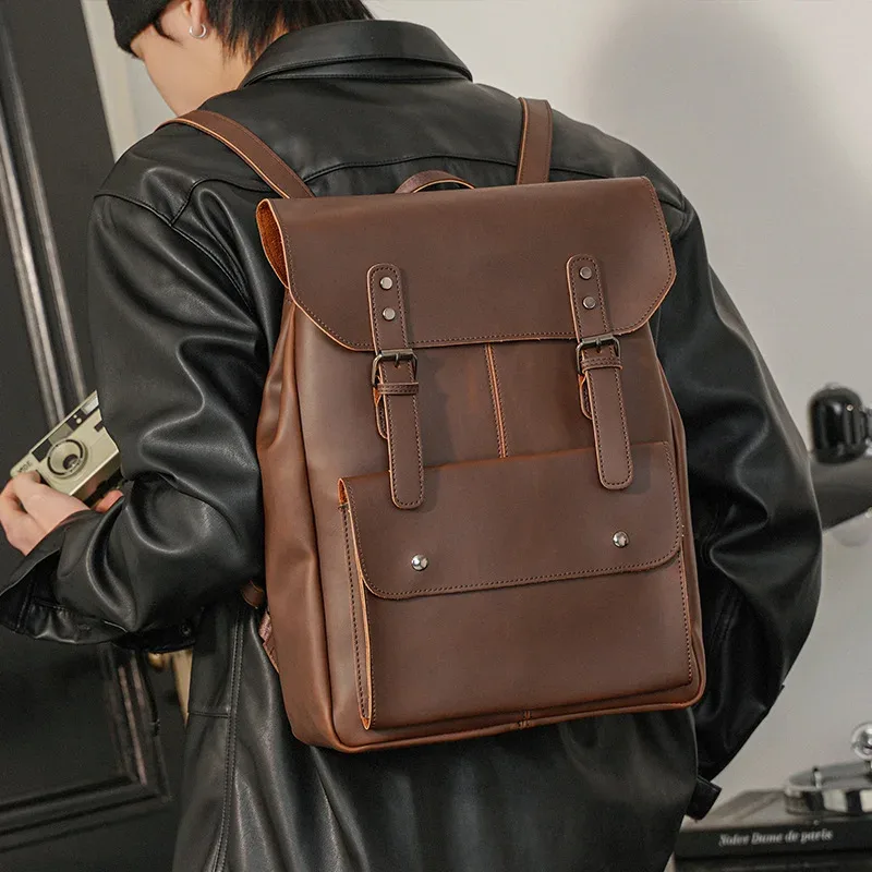 sac à dos en cuir vintage pour hommes, sac à livres, sac pour ordinateur portable de 14 pouces, imperméable, utilitaire, grande capacité, sac à dos pour la randonnée, le travail et les affaires.
