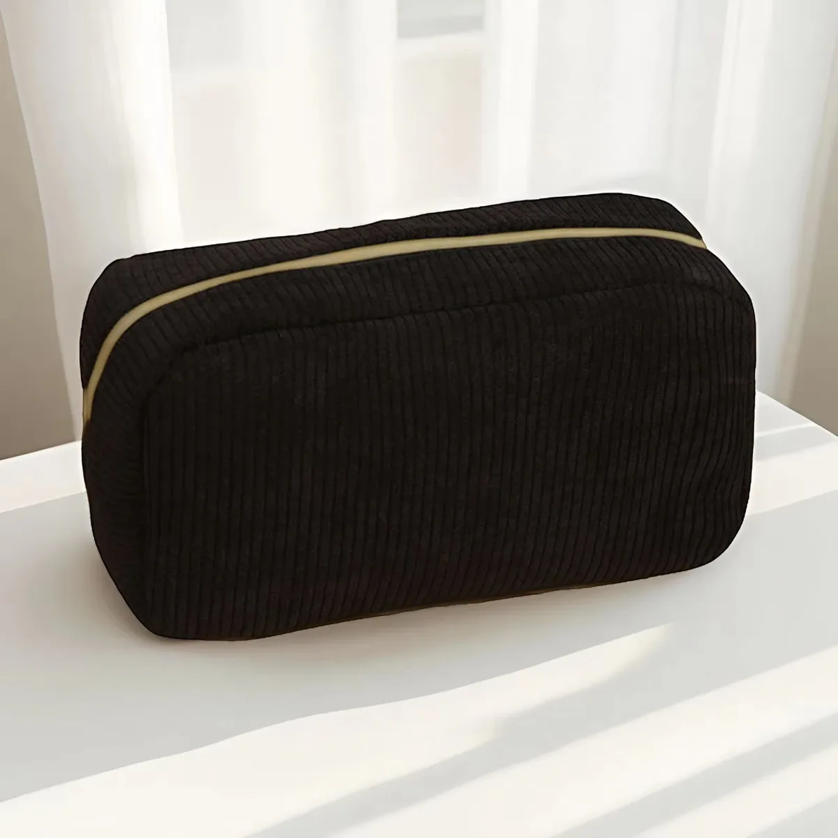 pochette à maquillage en velours côtelé brodée, sac cosmétique personnalisé avec nom, trousse de toilette monogramme, cadeaux pour demoiselles d'honneur, cadeaux pour enterrement de vie de jeune fille