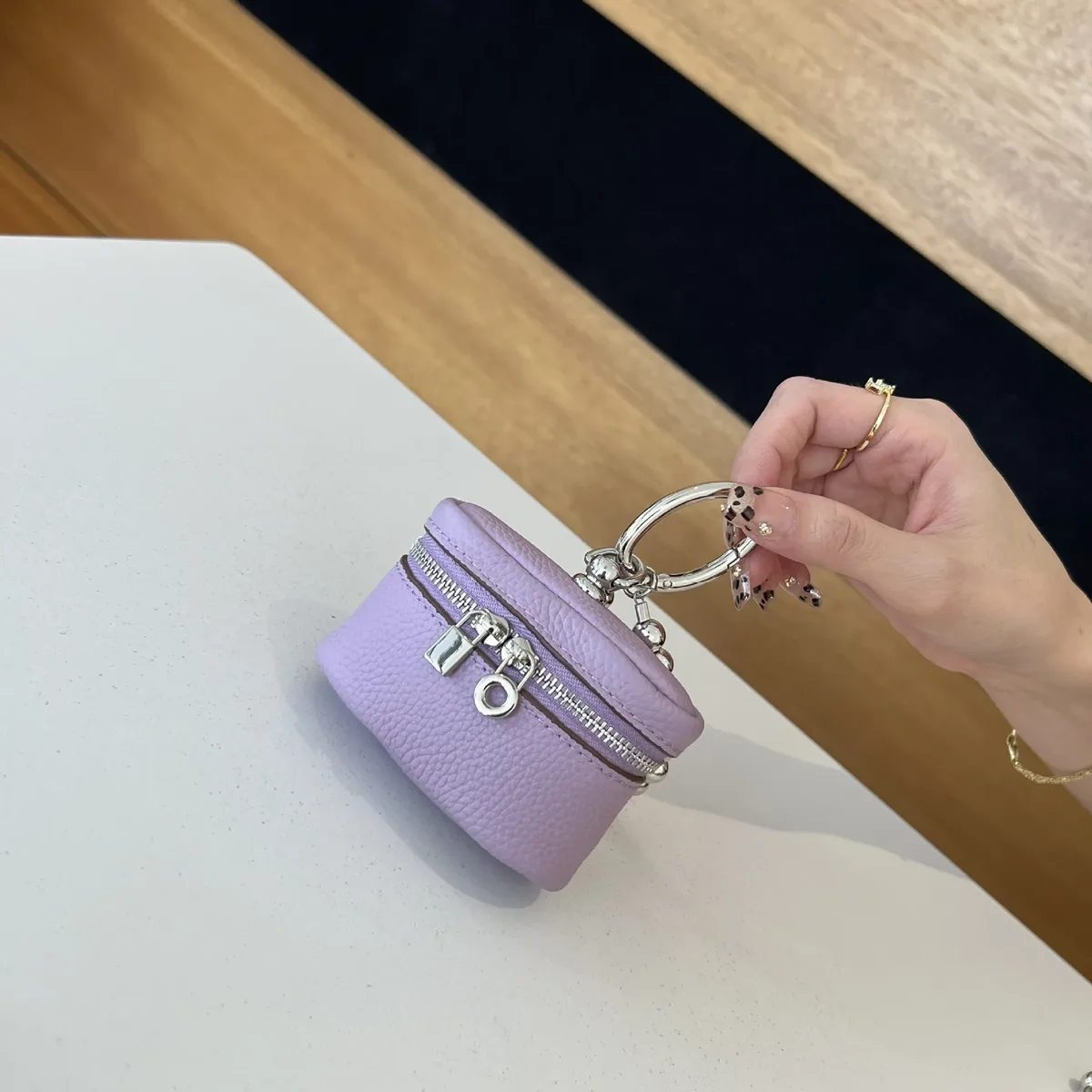 lettres personnalisées gratuites sac en peau de vache charme petit porte-monnaie ins vent simple portable sac de cou rouge à lèvres organisateur sac écouteur sac