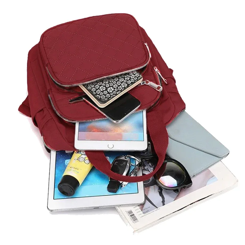 sac à dos matelassé polyvalent pour femme, design compact et tendance, multi-compartiments pratiques pour les courts séjours du week-end