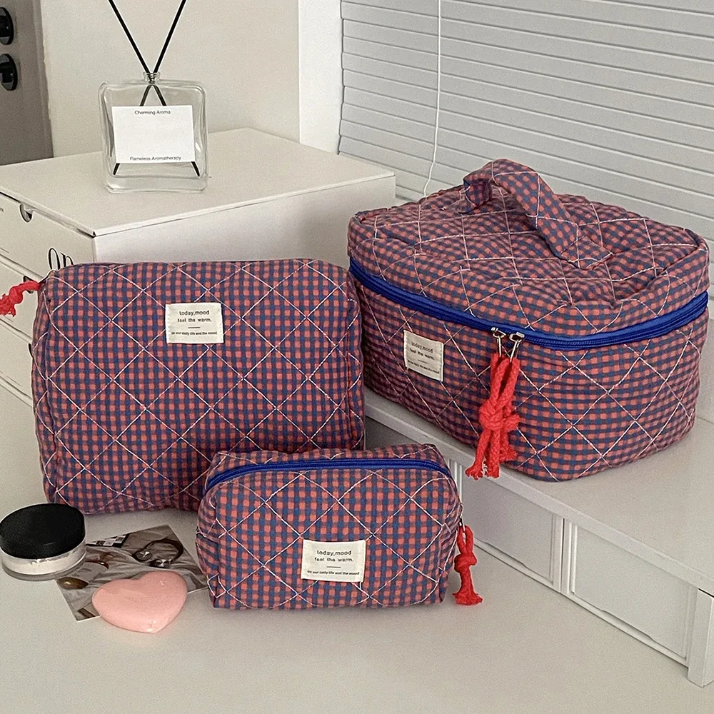 pochette à fleurs roses pour femmes, pochette de rangement pour outils de maquillage et de toilette, fourre-tout portable de voyage, sac à cosmétiques matelassé