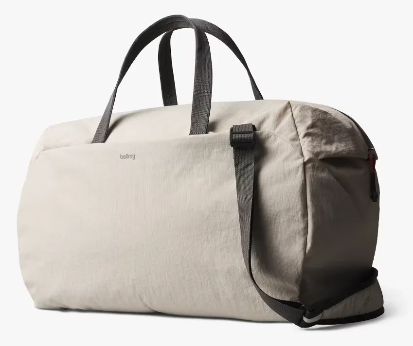 sac de voyage léger bellroy lite duffel 40l, sac de sport à double fermeture éclair, sac de voyage de grande capacité, sac à main pour les trajets quotidiens.