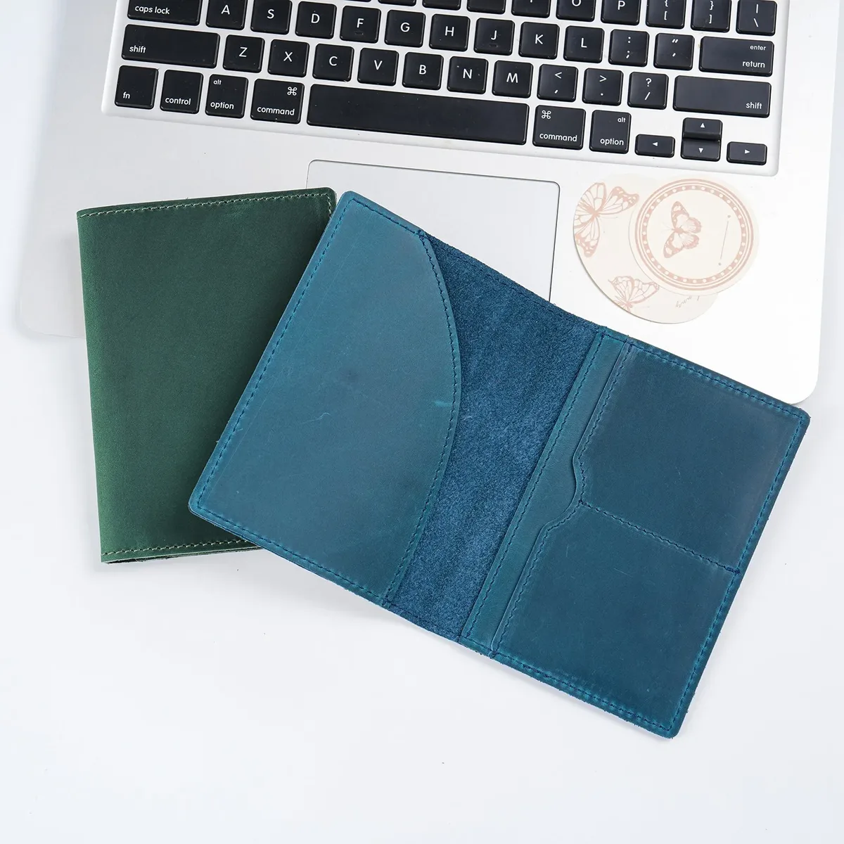 porte-passeport en cuir pour les essentiels de voyage, étui mince pour passeport, portefeuille de voyage, sac pour cartes de crédit pliable pour femmes et hommes