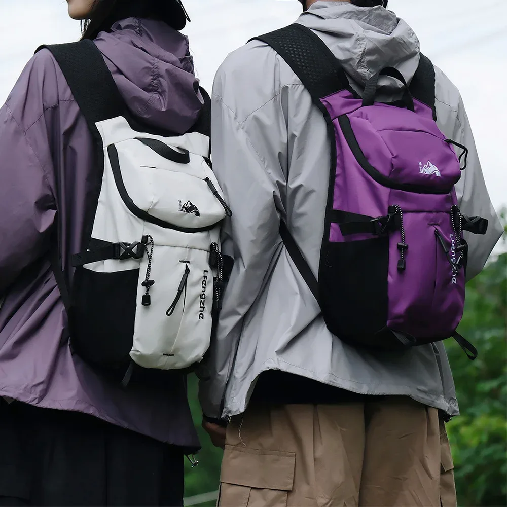 Mini sac à dos d'extérieur léger à motif montagne avec sangle réglable pour la randonnée, les voyages, le camping et les sorties quotidiennes en plein air