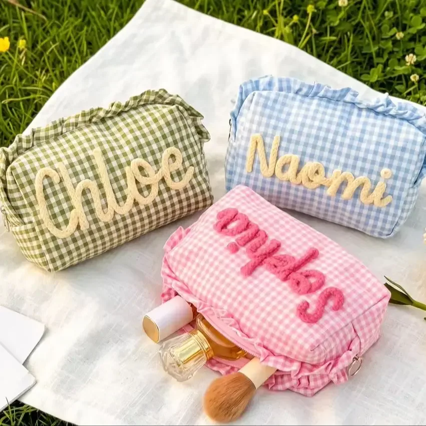 pochette de maquillage personnalisée à volants en gingham, trousse de toilette avec nom personnalisé, cadeau pour les demoiselles d'honneur