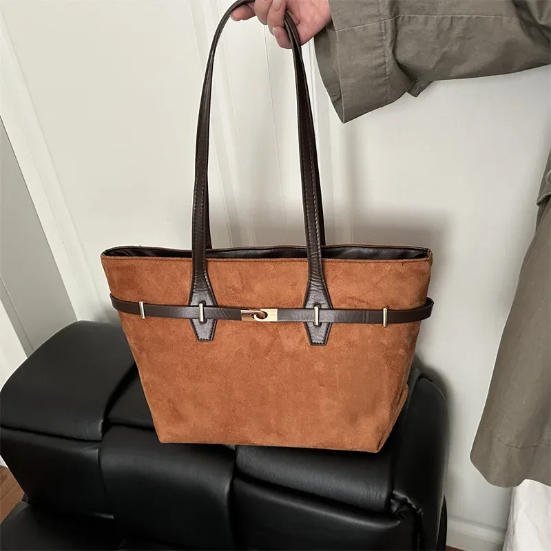 sacs fourre-tout à bandoulière imprimé léopard avec garniture en similicuir marron et détail de fermoir doré, sacs à main spacieux pour femmes, pour le travail et l'usage quotidien