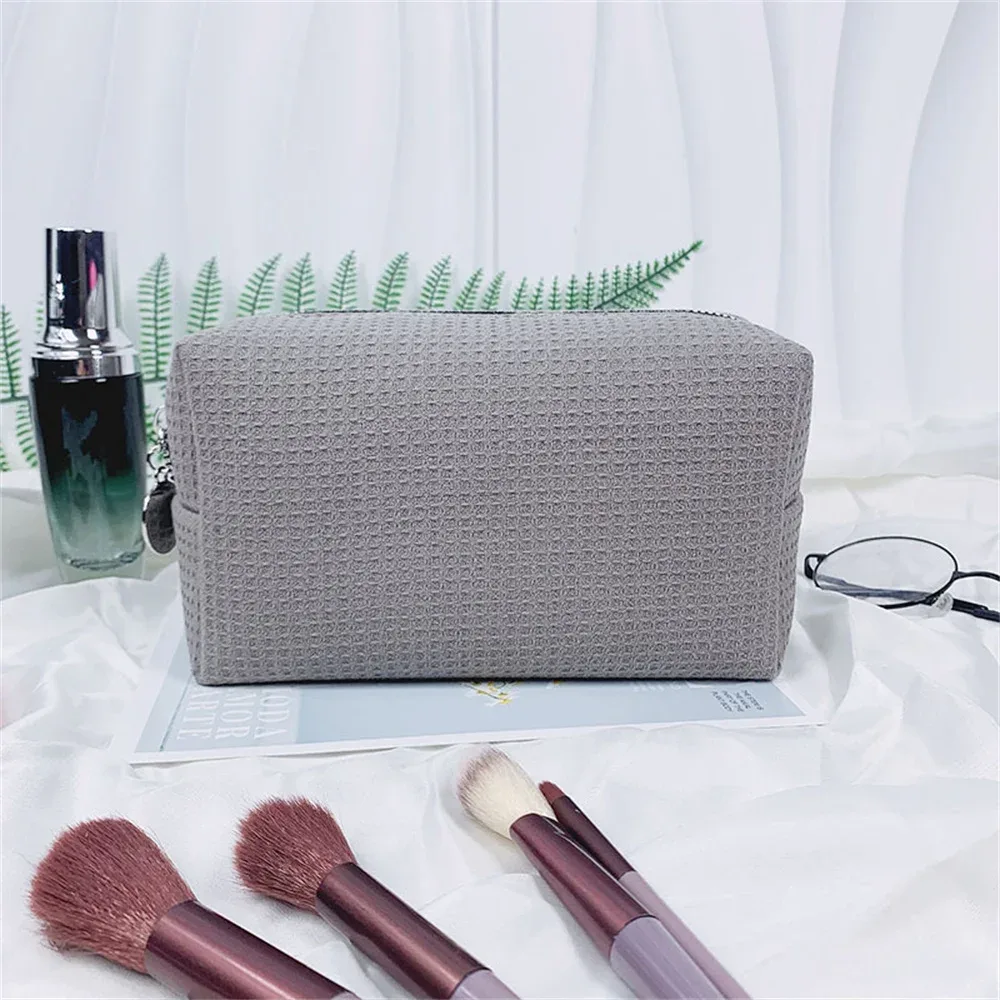 sac à cosmétiques gaufré avec nom brodé personnalisé, sac de rangement de voyage pour femmes, trousse de maquillage, cadeau d'anniversaire personnalisé pour dames, sac à main