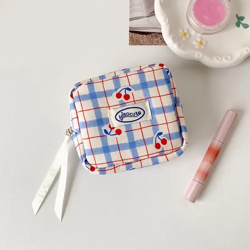 grande trousse de toilette coréenne à carreaux, sac à serviettes hygiéniques à petites cerises de grande valeur, mini sac de rangement portable, sac pour casque bluetooth