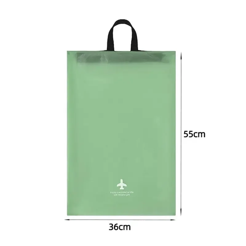 ensemble de trois sacs de rangement de voyage minimalistes et modernes, un organisateur de bagages essentiel et un organisateur de garde-robe/sous-vêtements.