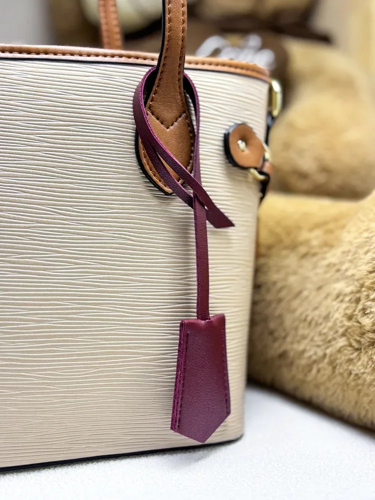 lettre personnalisable gratuite, nouveaux accessoires de sac en cuir pu, pendentif d'étiquette de bagage personnalisé multicolore, en stock pour garçons et filles