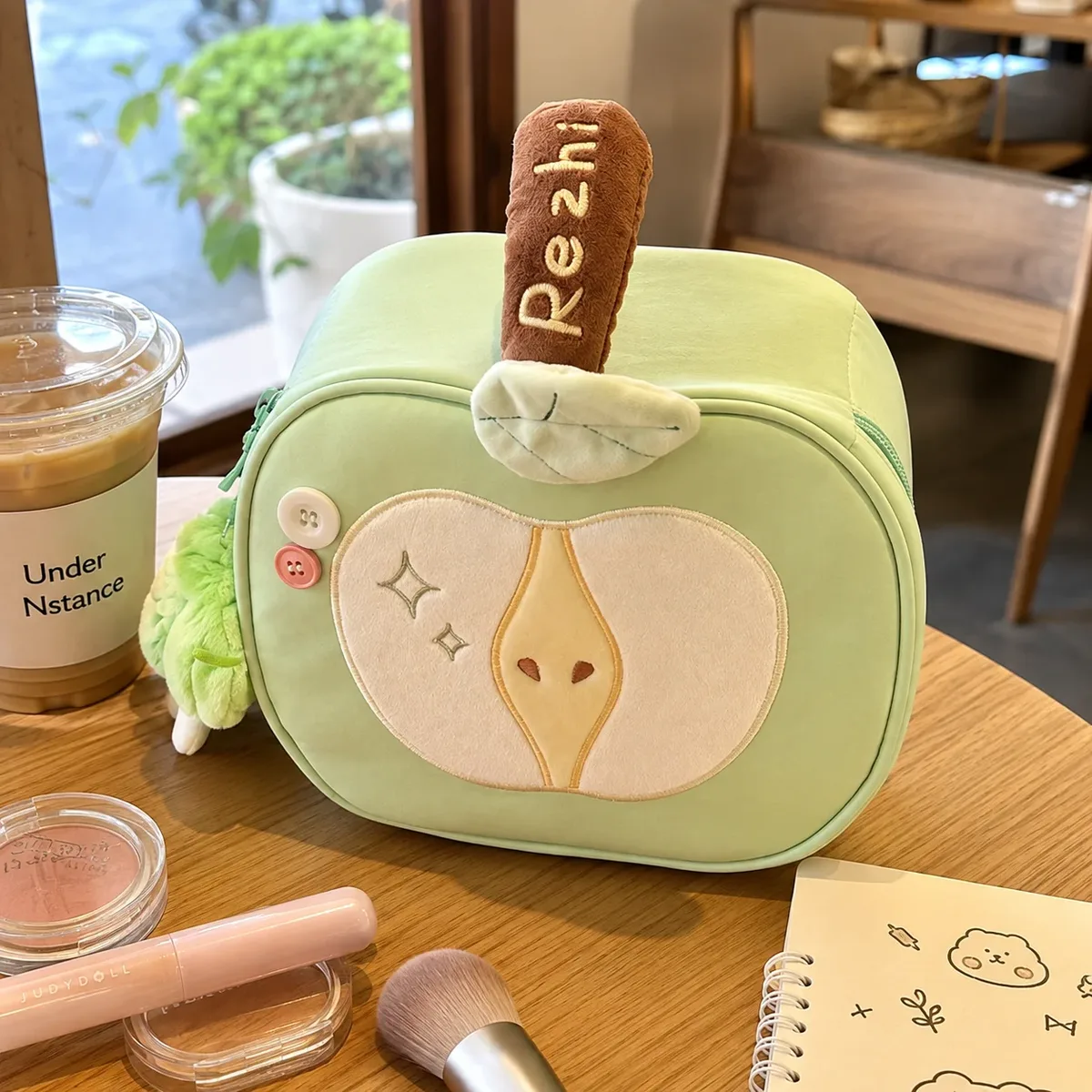 sac cosmétique en peluche rouge pomme, pochette de maquillage portable, organisateur de toilette, grande capacité, sac de voyage pour produits de soin de la peau pour femmes