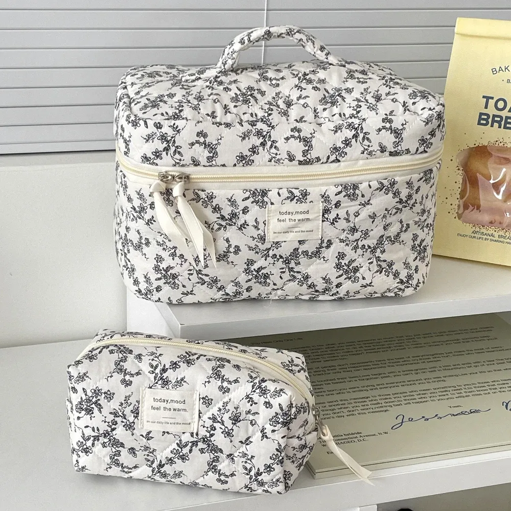 sac fourre-tout matelassé noir à motif floral pour femme, sac à main de voyage, pochette de rangement portable pour cosmétiques et maquillage avec fermeture éclair