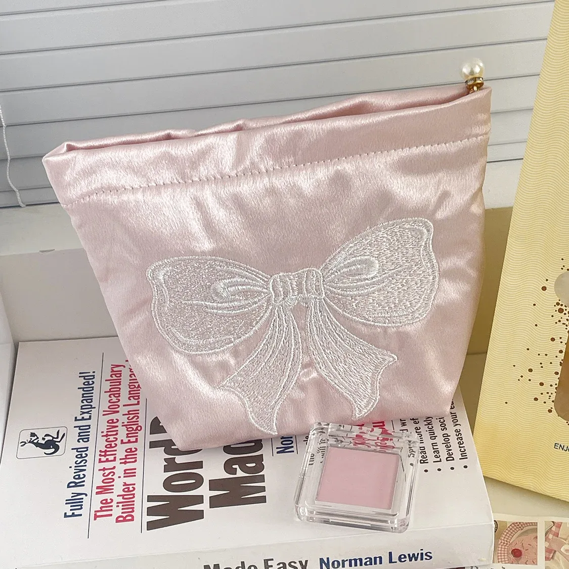 sac de maquillage rose mignon avec fermeture éclair en perles, sac de voyage pour femmes, rouges à lèvres, pochette de rangement de toilette, sac à main de luxe pour dames, sac de rangement de maquillage