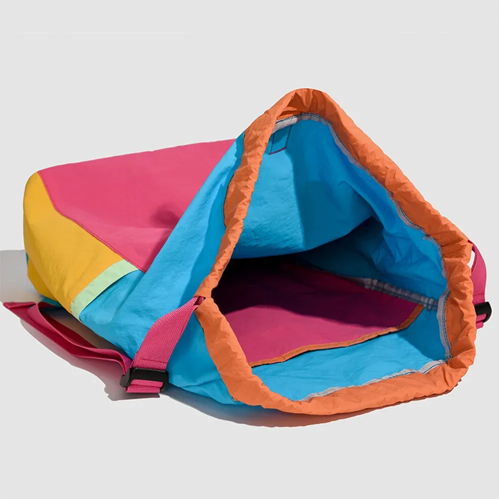 sac à dos de sport multi-tons en patchwork avec cordon de serrage, sac à dos spacieux en nylon, sac durable pour l'entraînement de tennis, la randonnée et les voyages de week-end