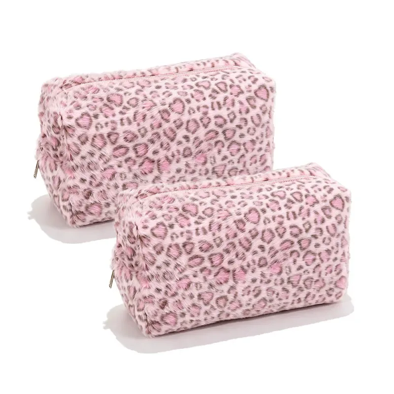 trousse toilette plush imprimé léopard rose beige motif léopard bleu clair voyage cosmétiques maquillage sac peluche
