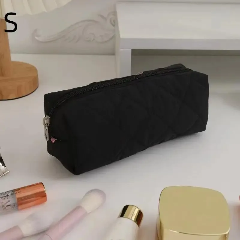 organisateur voyage polyester noir motif géométrique nœuds roses grande capacité matelassé usage journalier cosmétiques maquillage transport facile