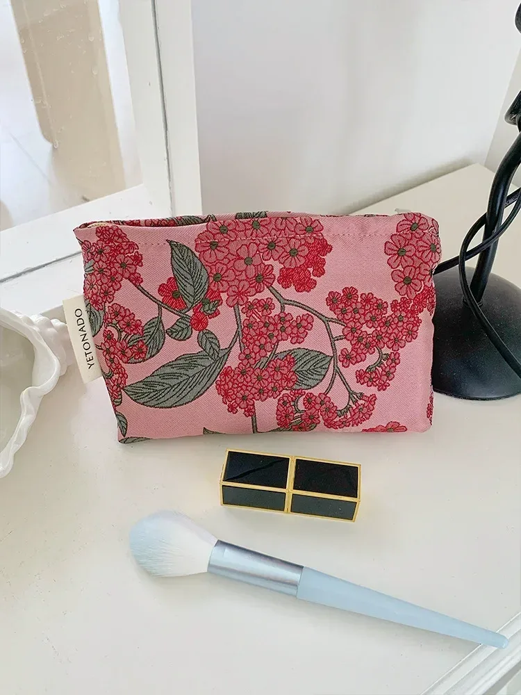 sac à cosmétiques pour femmes, étui vintage en tissu jacquard floral rouge foncé, pochette de rangement de maquillage avec fermeture éclair, petit grand sac pour brosses de toilette