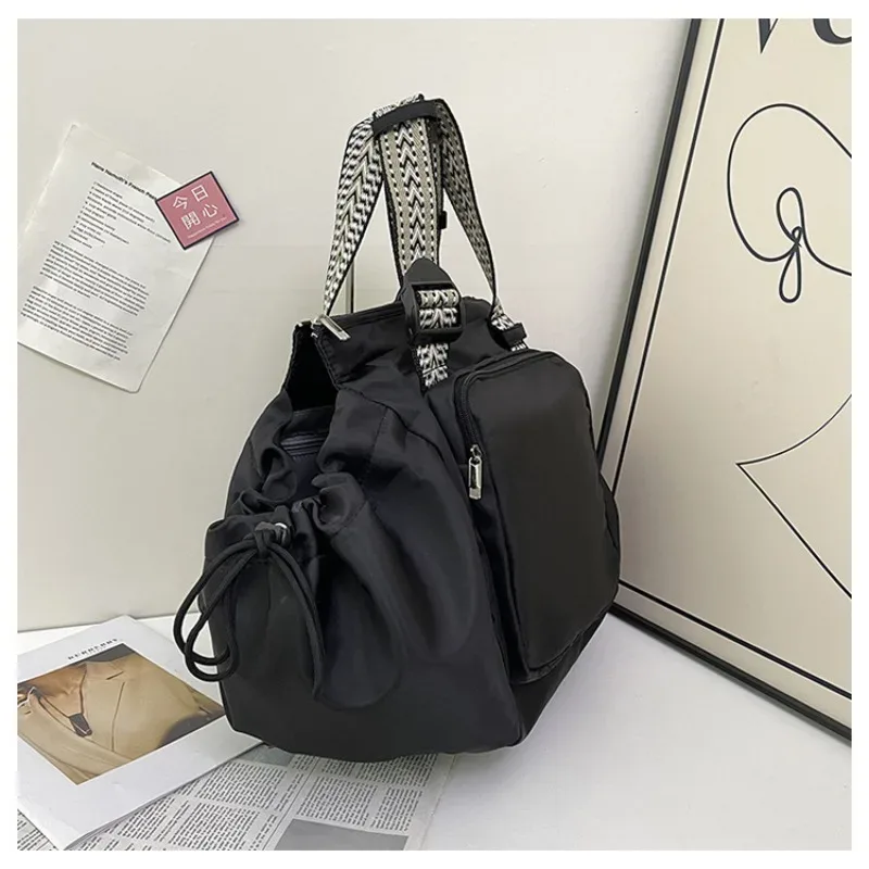 sac à bandoulière en nylon, sac de couleur unie, sac à la mode polyvalent et portable, sac de maman, sac de voyage de grande capacité