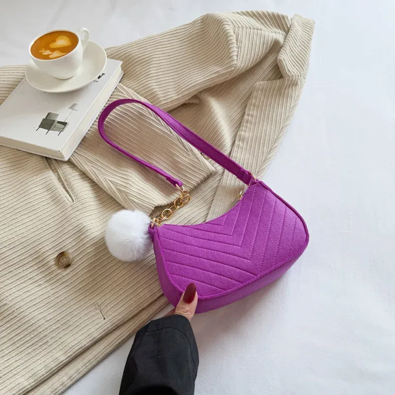mini sacs à bandoulière pour femmes, sac en feutre à la mode, design avancé sous les bras, beaux sacs à main croissant, sacoche de selle 2025