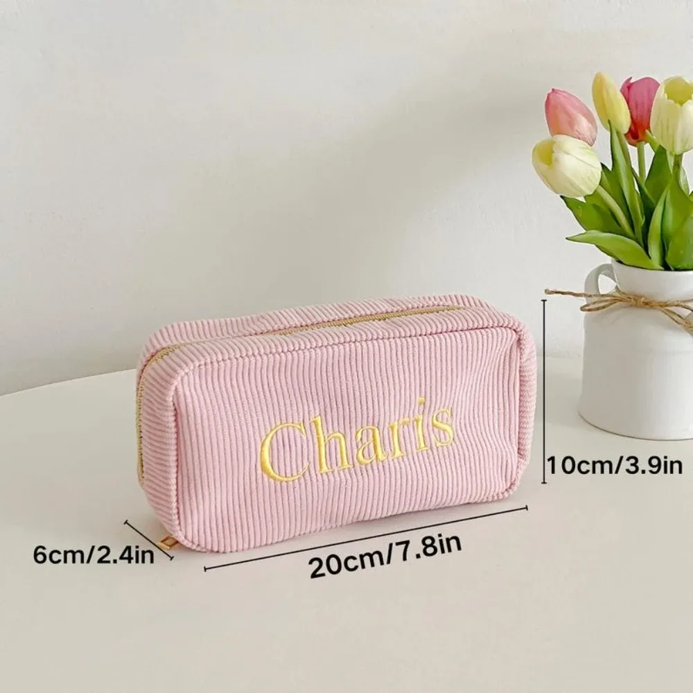 pochette à maquillage en velours côtelé brodée, sac cosmétique personnalisé avec nom, trousse de toilette monogramme, cadeaux pour demoiselles d'honneur, cadeaux pour enterrement de vie de jeune fille