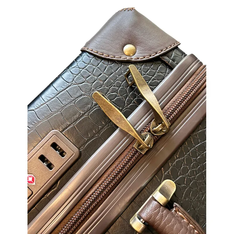 valise bagage roulante marron crocodile cuir plastique roulettes poignée supérieure grande capacité voyage affaires