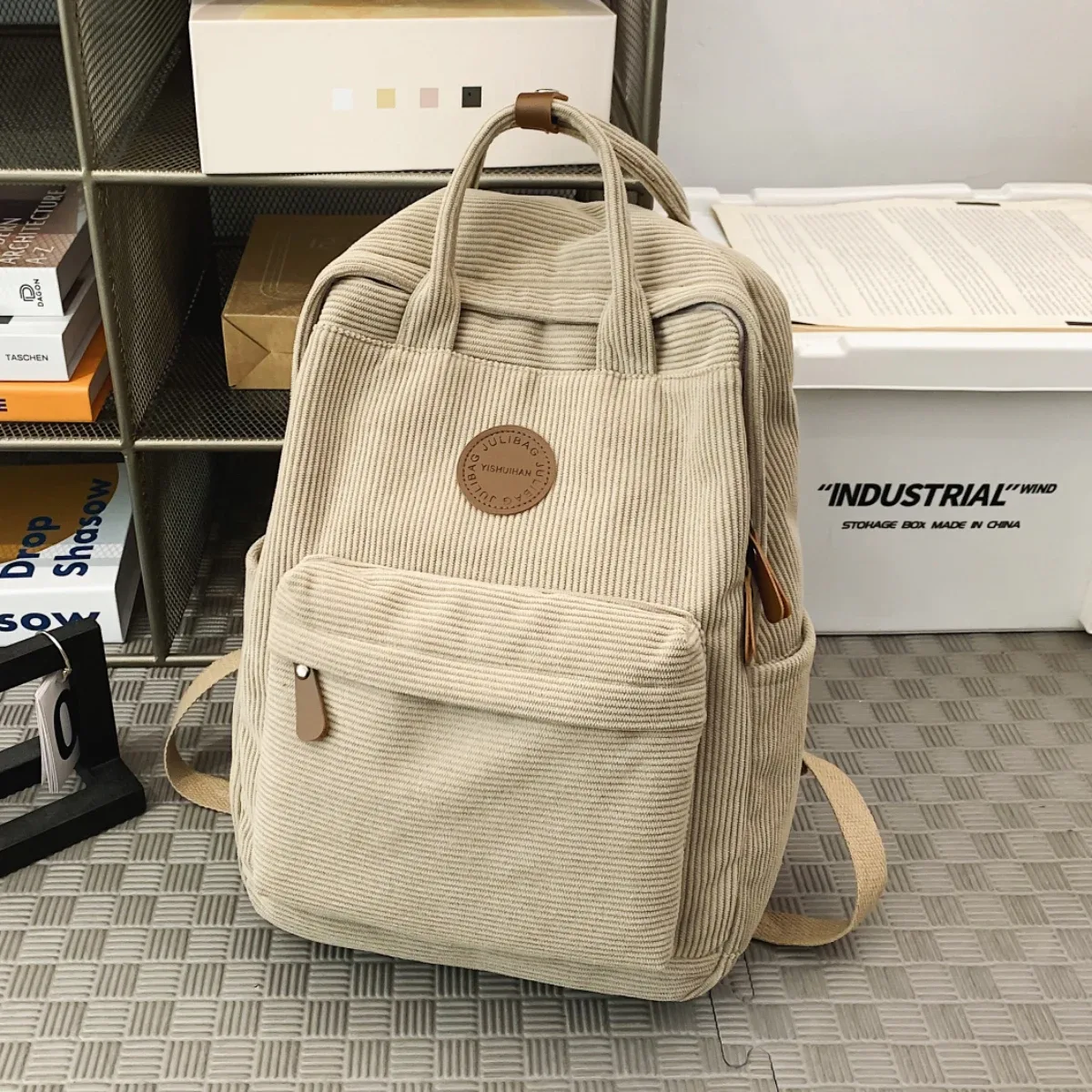 cartable en velours côtelé étudiant du secondaire étudiant du secondaire ins collège sac à dos automne et hiver nouvelle couleur pure fille sac à dos en velours classe d'étudiant shopping randonnée