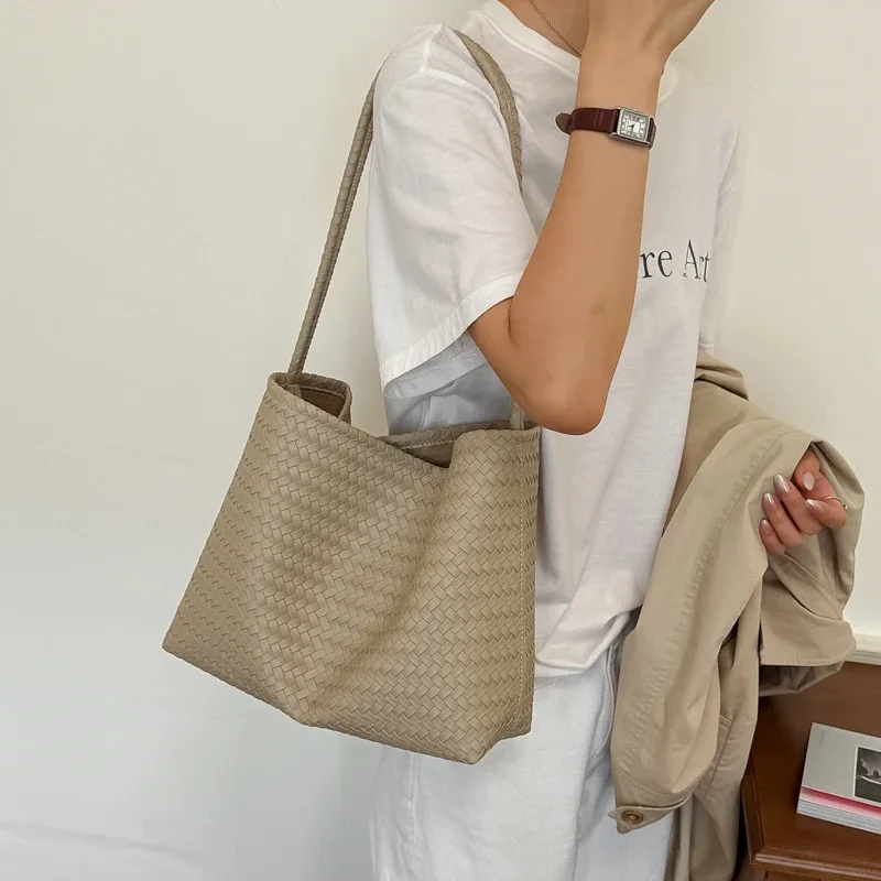 sacs à bandoulière tissés de luxe, nouvelle collection automne 2026, sacs seau en pu grande capacité, sacs fourre-tout vintage pour femmes pour le quotidien