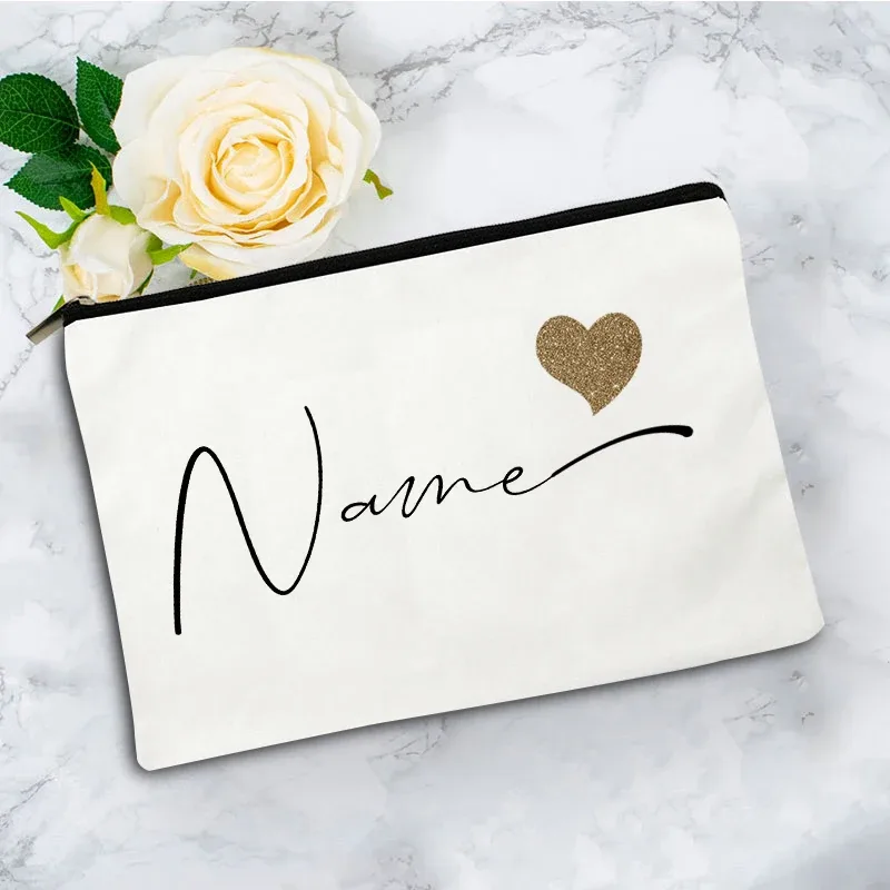 trousse de maquillage personnalisée avec nom en forme de cœur, sac de rangement pour articles de toilette pour femme, trousse à cosmétiques, cadeau de fête pour enseignant