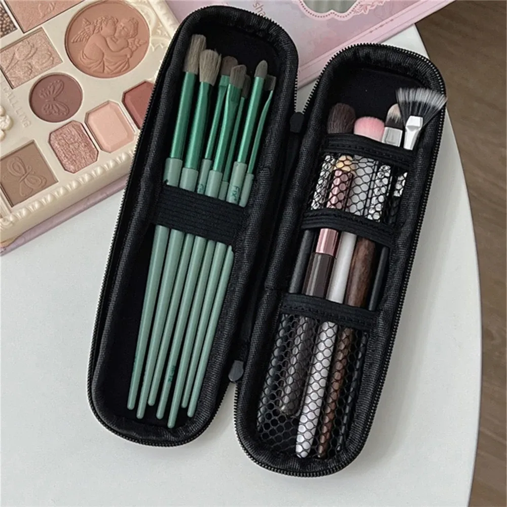 trousse toilette cosmétiques matériau composite impermeable noir blanc compartiments texturés organisation maquillage voyage bureau