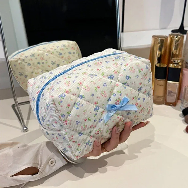 sac de rangement de maquillage matelassé à fleurs, organisateur de voyage portable, pochette de toilette cosmétique, sac à main de maquillage mignon, pochette