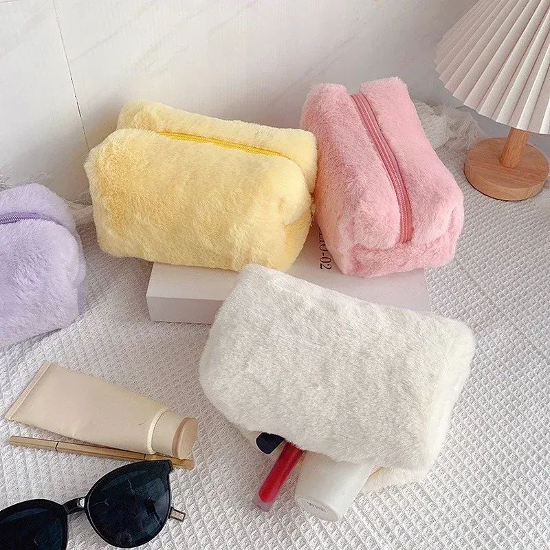 sacs de maquillage en fourrure pour femmes, sac à cosmétiques de voyage souple, étui de rangement mignon pour dames et filles, trousse de maquillage nécessaire, sacs à main solides 1 pièce