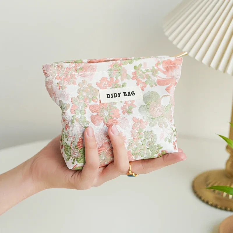 trousse polyester motif floral fleurs roses vertes fond blanc fermeture éclair voyage femmes cosmétiques maquillage sac rectangulaire