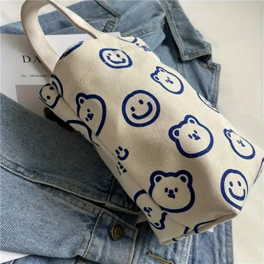 ce sac fourre-tout mignon à motif floral cerise est parfait pour un usage quotidien et peut contenir une bouteille d'eau.