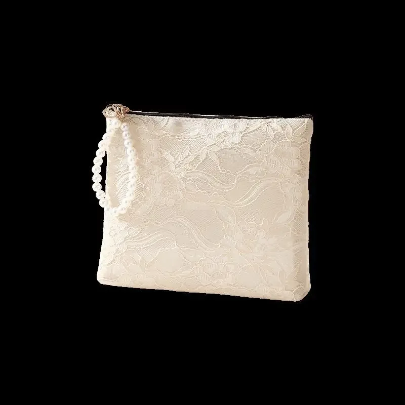 pochette cosmétique en dentelle avec sangle de poignet en perles et design semi-transparent, idéale pour le rangement quotidien du maquillage et les voyages
