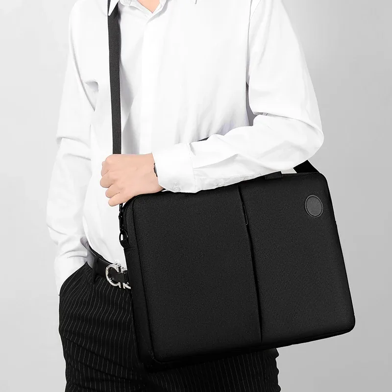 sacoche polyester noire homme bandoulière poignée souple fermeture éclair poches latérales documents ordinateurportable voyage business