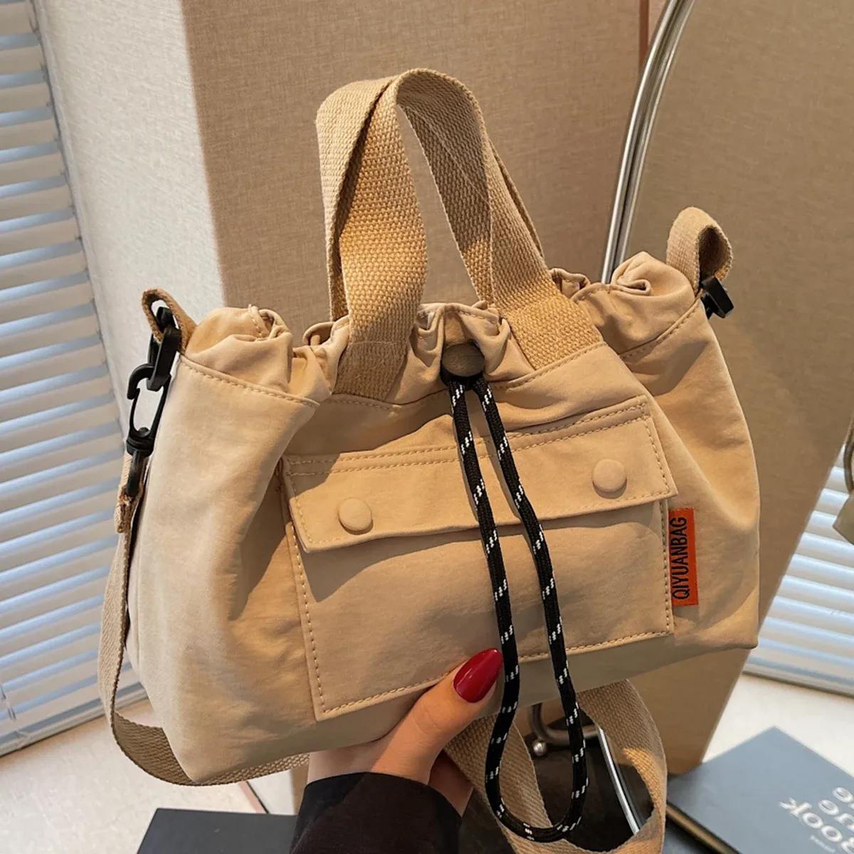 le nouveau sac messager unisexe, sac à bandoulière fonctionnel extérieur, sac à bandoulière de banlieue, sac de rangement, sac à dos contrasté féminin