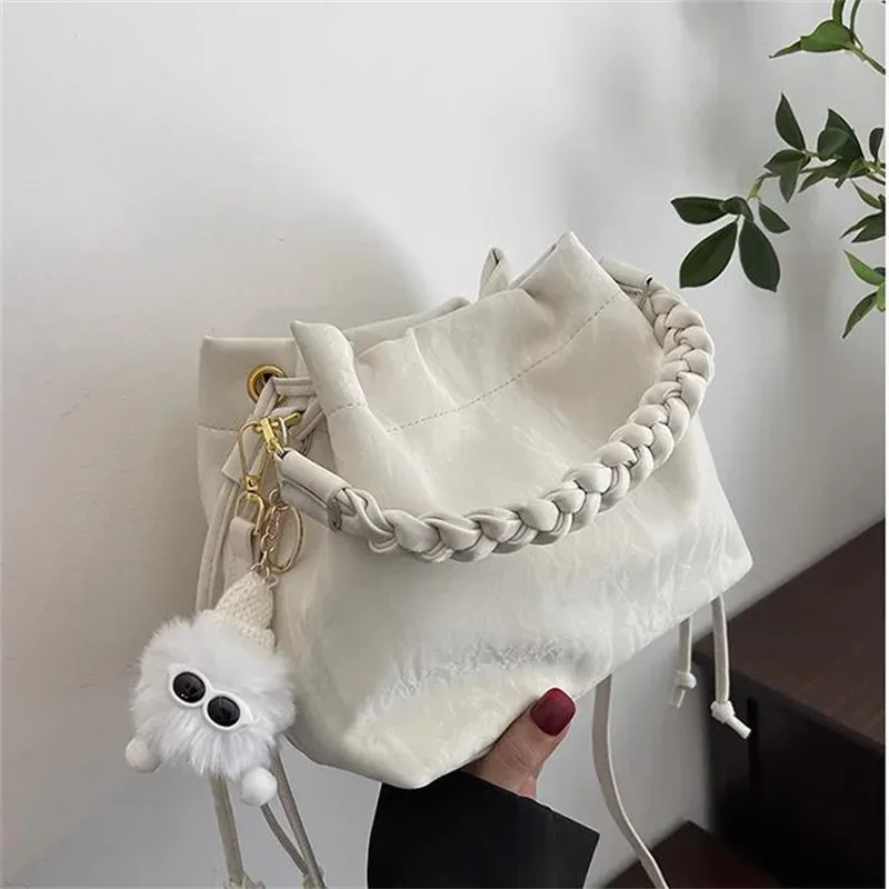 sacs fourre-tout pour femmes, sac seau moyen sophistiqué en pu, sac seau élégant pour femmes, sac à bandoulière pour les voyages courts et les trajets quotidiens