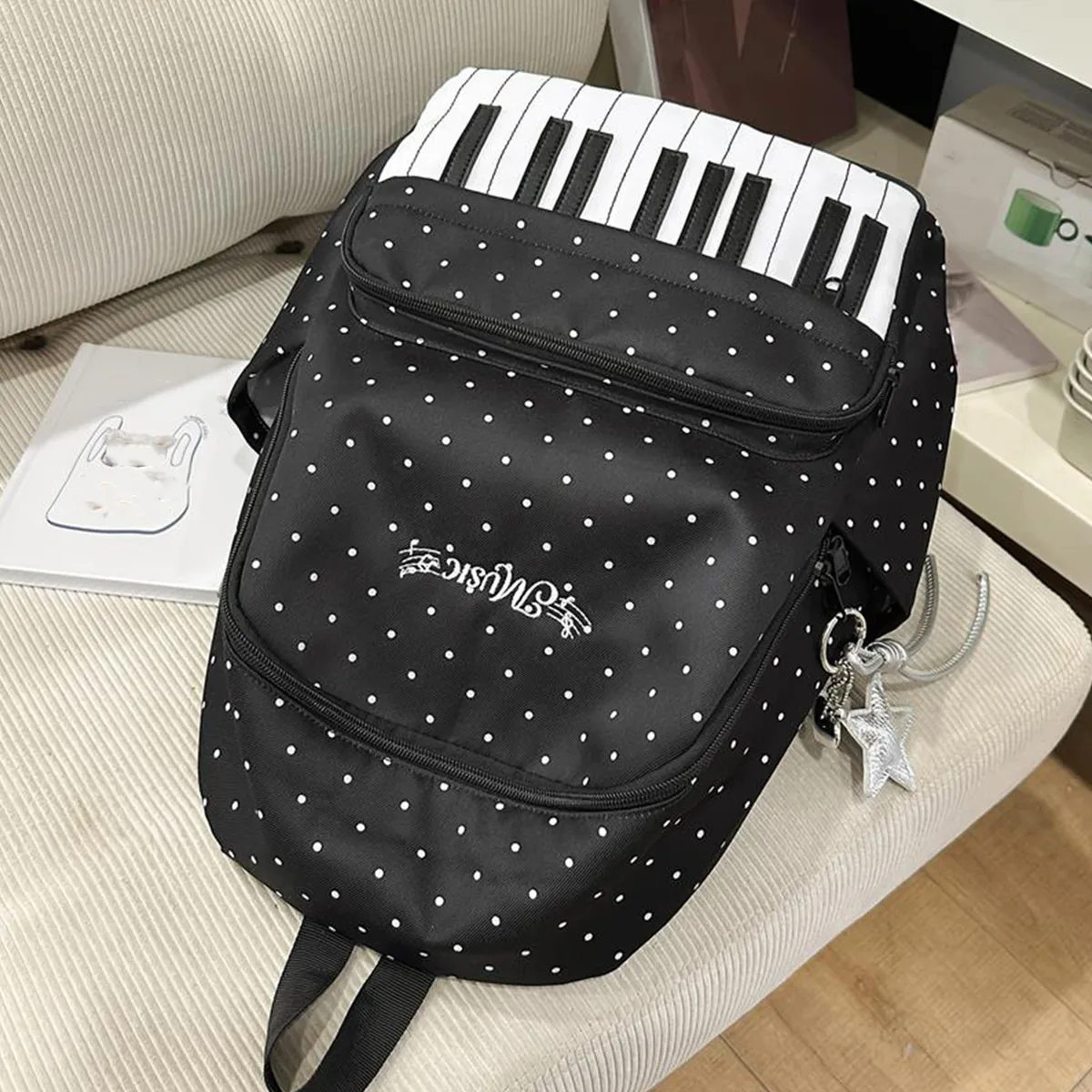 Sac à dos décontracté en nylon 16,9 pouces à pois avec motif clavier de piano et pendentif pour adolescentes, idéal pour les voyages, le shopping et l'usage quotidien