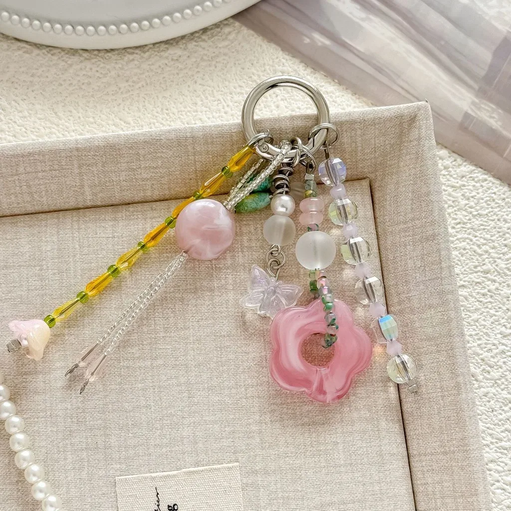 Porte-clés fleur rose mignon avec perles en acrylique et cristaux, breloque de sac à pompon pour la décoration de sacs à main et sacs à dos