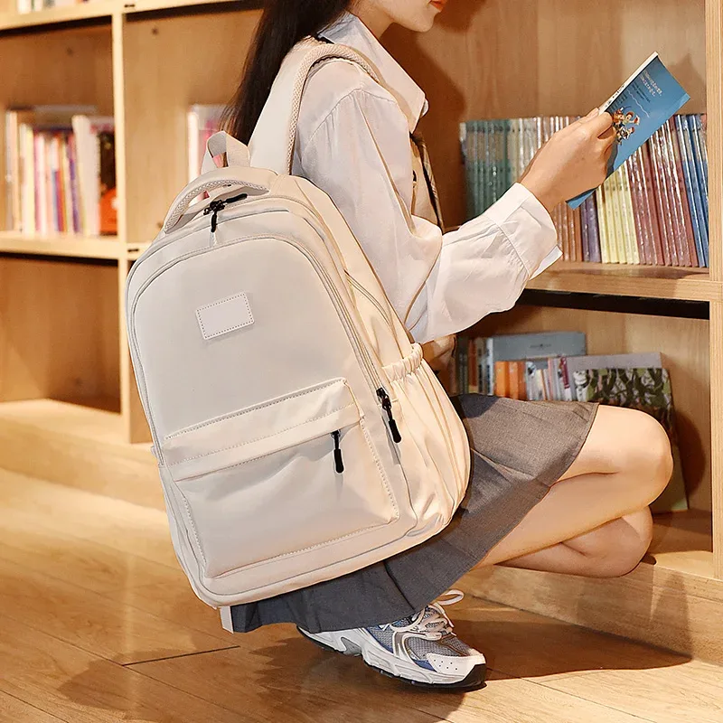 sac à dos pour ordinateur portable de 14 pouces, esthétique mignonne, grand sac à dos pour femmes, sac à dos de voyage léger et imperméable, style universitaire