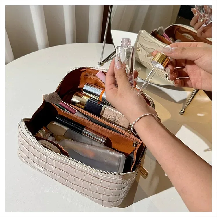 trousse de toilette de voyage haut de gamme à motif crocodile grande capacité personnalisable pour un voyage pratique