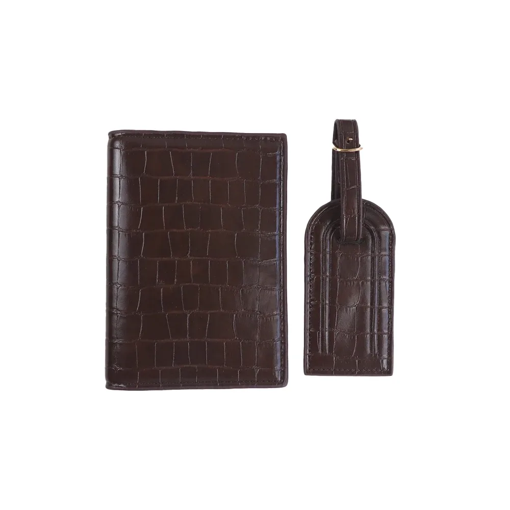 portedocuments etiquettebagage personnalisation prénomlisa motifcrocodile couleurmarron accessoirevoyage portepasseport setaccessoires bagages cuirpu modevoyage identificationvalise nomadresse