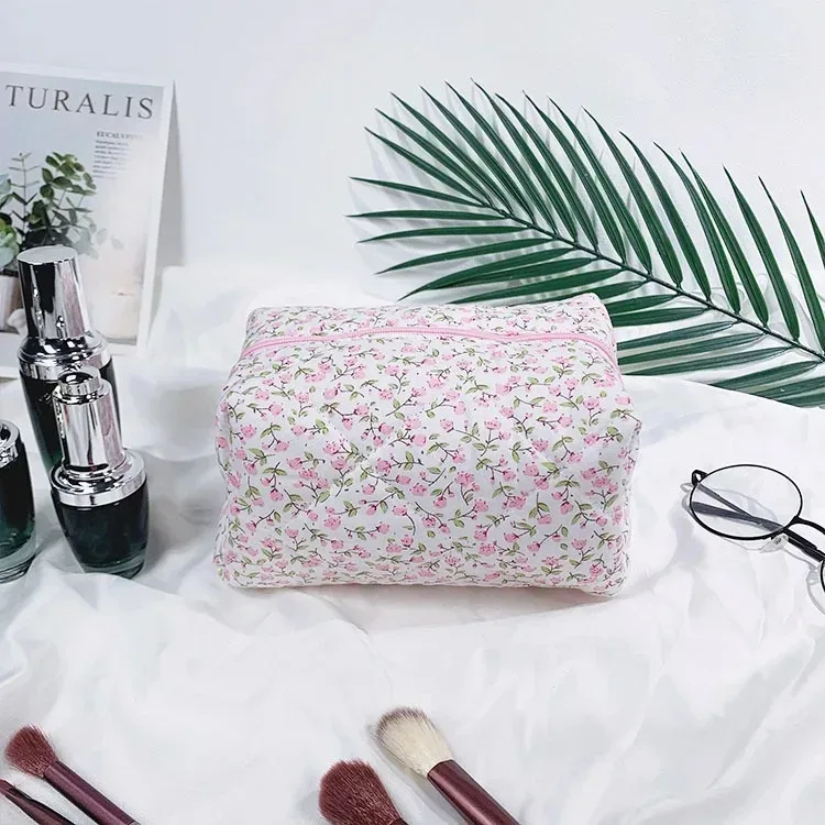 pochette de maquillage personnalisée avec un motif floral brodé, sac de toilette, trousse de toilette de voyage, idéale pour un cadeau de demoiselle d'honneur