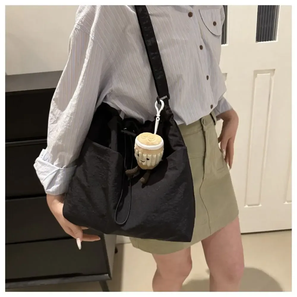 sac fourre-tout en nylon pour femmes, fourre-tout décontracté de voyage à la mode, sac à bandoulière avec cordon de serrage, grande capacité, sac seau étanche